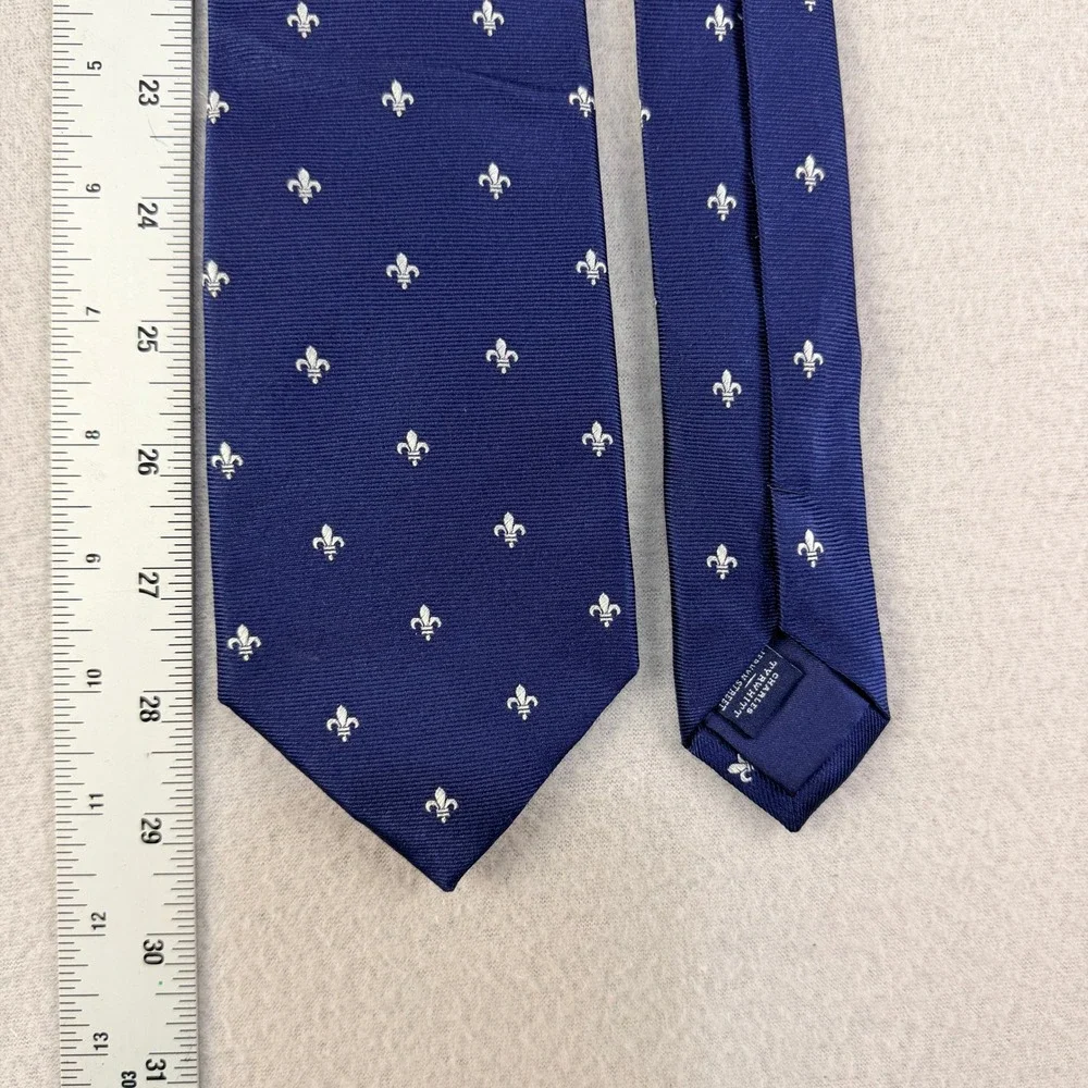 Charles Tyrwhitt Mens Navy Blue Fleur De Lis Classic Silk Necktie London